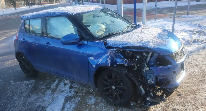 Płock - zderzenie aut. 50-latka wjechała na czerwonym świetle