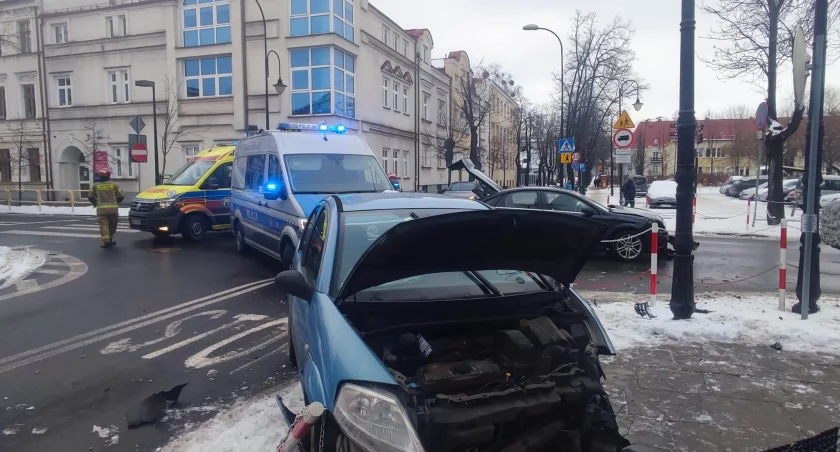 Płock. Wypadek na ulicy Kolegialnej. Utrudnienia mogą potrwać do  godziny 16.00
