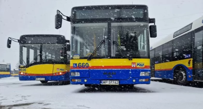 Jeden z przystanków autobusowych w Płocku nieczynny