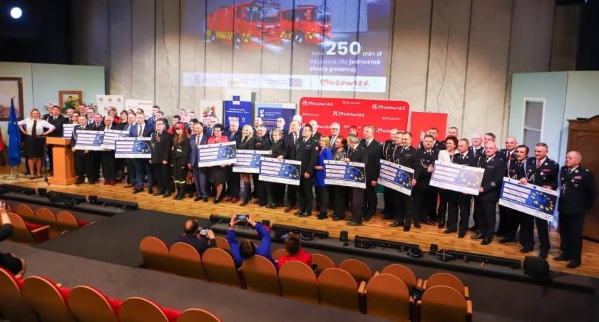  OSP z powiatu płockiego z nowymi wozami.  Wszystko dzięki wsparciu UE