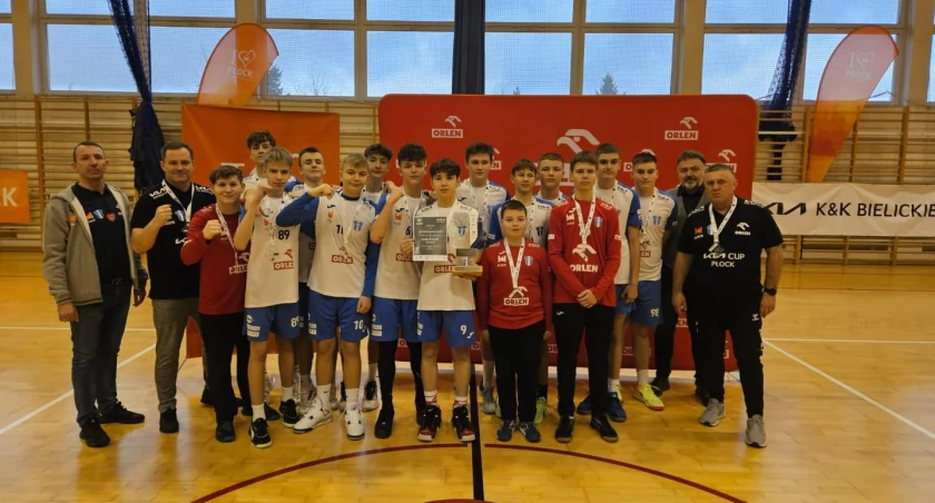 Młodzi piłkarze ręczni zagrali w drugiej edycji KIA CUP. Ku pamięci płockich trenerów 