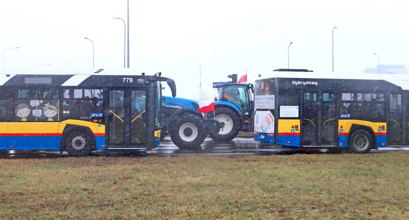 Protest rolników w Płocku. Opóźnienia i objazdy dla autobusów
