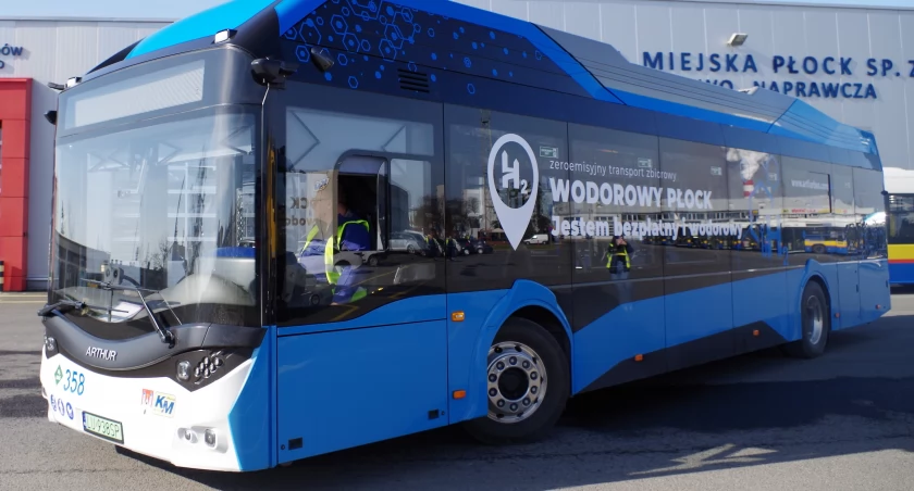 Kolejny autobus wodorowy na ulicach Płocka