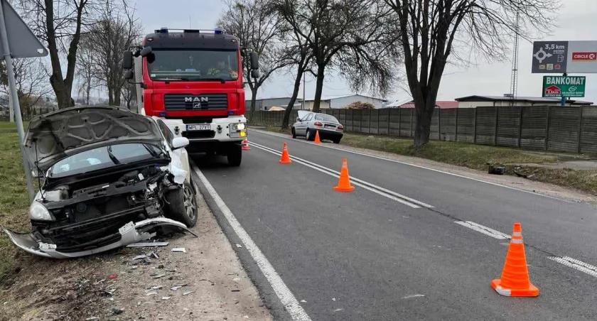 Do godz. 10.00 utrudnienia na DK - 60 w Świerczynku. Zderzyły się 3 samochody [ZDJĘCIA]