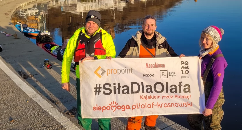 Wyjątkowi goście w Płocku! Trójka śmiałków płynie 1000 km Wisłą... kajakami! 