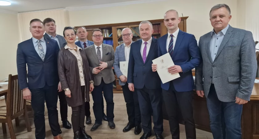 Drogi powiatowe w gminach Brudzeń Duży i Stara Biała zostaną zmodernizowane. Właśnie podpisano umowy