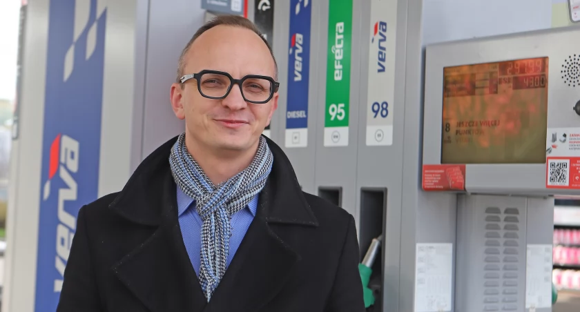Płock, ORLEN. Jakie paliwo powinno być na wiosnę w baku twojego samochodu? Radzi ekspert!