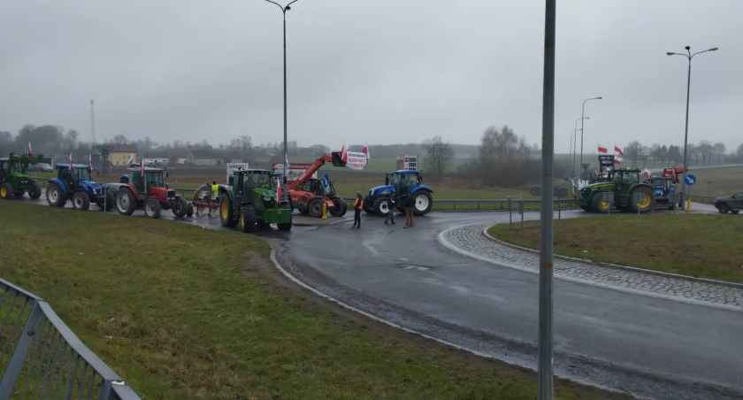 Zablokowane rondo. Policja apeluje o zroumienie i cierpliwość  
