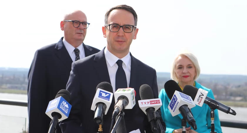 Minister Klimczak zapowiada przełom w sprawie Wisły. Niebawem mają ruszyć prace pogłębiarskie