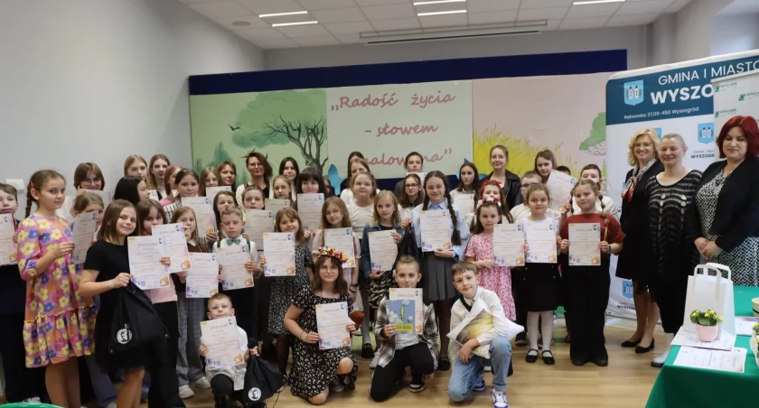 Młodzi mIłośnicy poezji spotkali się w Wyszogrodzie. Powrócił Międzypowiatowy Konkurs Recytatorski „Radość życia - słowem malowana” [ZDJĘCIA]