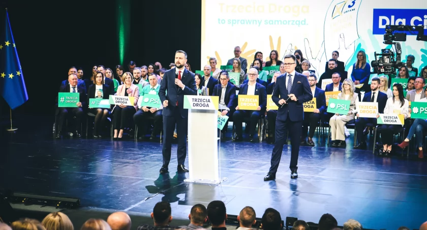 Konwencja Trzeciej Drogi w Płocku. Władysław Kosiniak-Kamysz i Szymon Hołownia mówili o bezpieczeństwie i znaczeniu wyborów samorządowych.