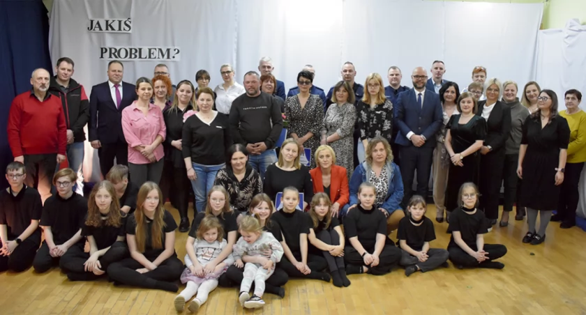 „Jakiś problem?” Niezwykły spektakl teatralny w Bulkowie. Pod patronatem „Tygodnika Płockiego”