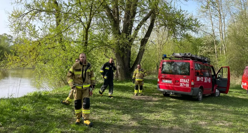 Mężczyzna zaginął na Wiśle. Strażacy i płetwonurkowie w akcji [ZDJĘCIA]