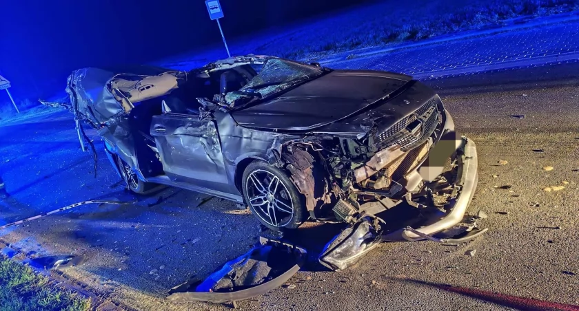 Wypadek w Umieninie. Z osobówki została miazga