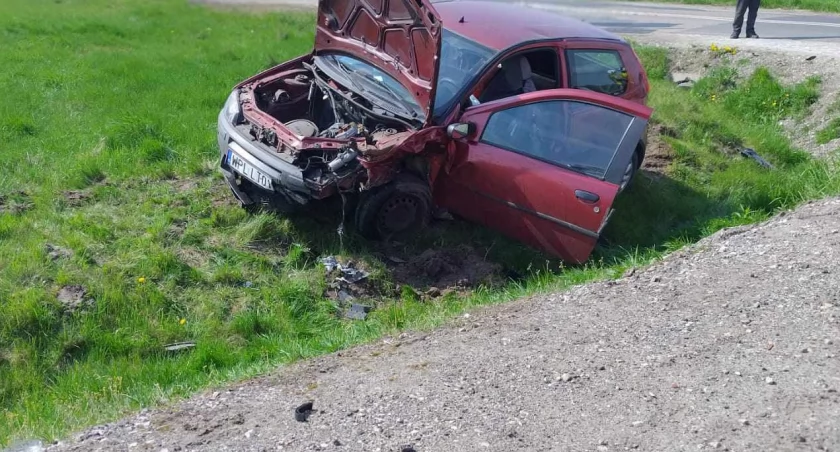Wypadek w Cieślach. 78-latek w szpitalu. Wahadło do godz. 14.00 na DK-62 [ZDJĘCIA]