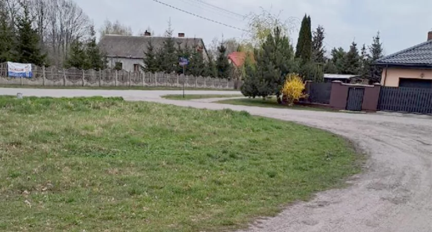 Grabina – wioska odcięta od świata. Krótka historia długoletniej walki o autobus do Płocka