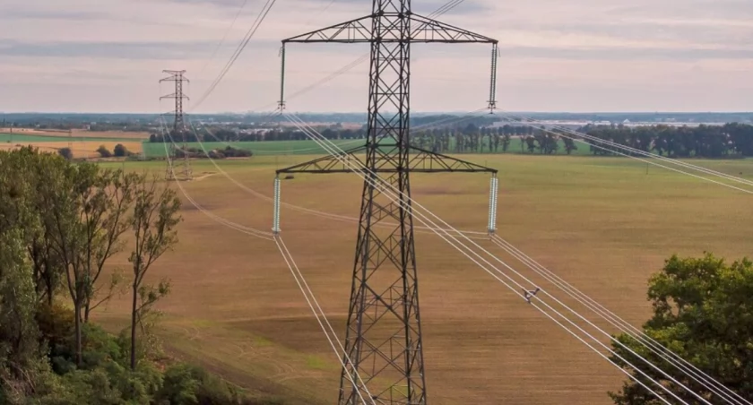 Powstanie linia najwyższych napięć relacji Grudziądz-Płock. PSE prowadzą konsultacje