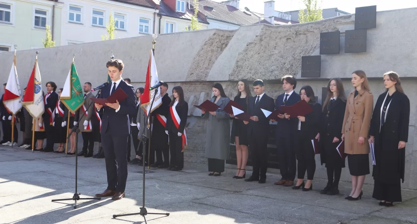 Wzruszający apel płockich maturzystów: otwórzcie drzwi dla pokoju