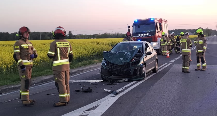 7 osób w szpitalu. Wypadek w gminie Staroźreby [ZDJĘCIA]