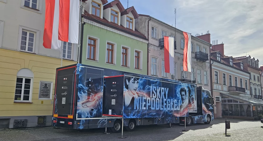  Iskry Niepodległej na Starym Rynku w Płocku