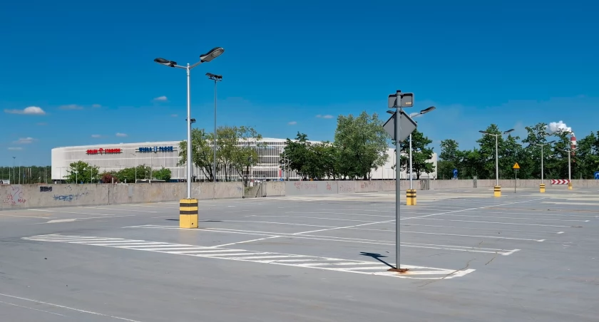Parking przy największych płockich obiektach sportowych do remontu. Trzeba było powtórzyć przetarg