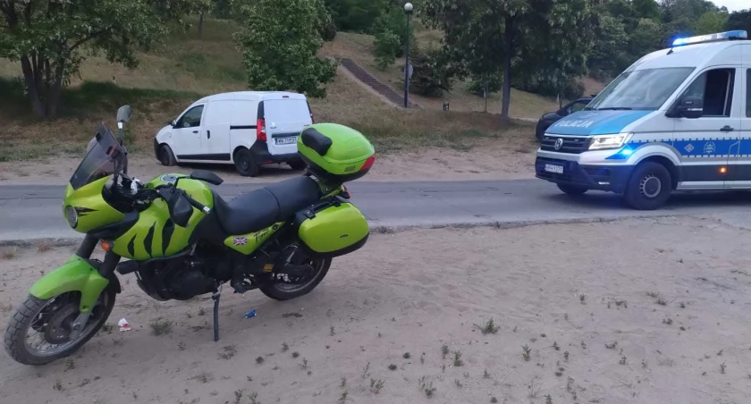 Wypadek na ul. Rybaki. Motocyklista trafił do szpitala