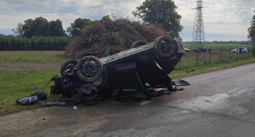 Wypadek w Strożewku. Kobieta i dwójka dzieci z ciężkimi obrażeniami 
