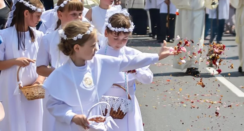 Główna uroczystość Bożego Ciała w Płocku. Którymi ulicami przejdą procesje?