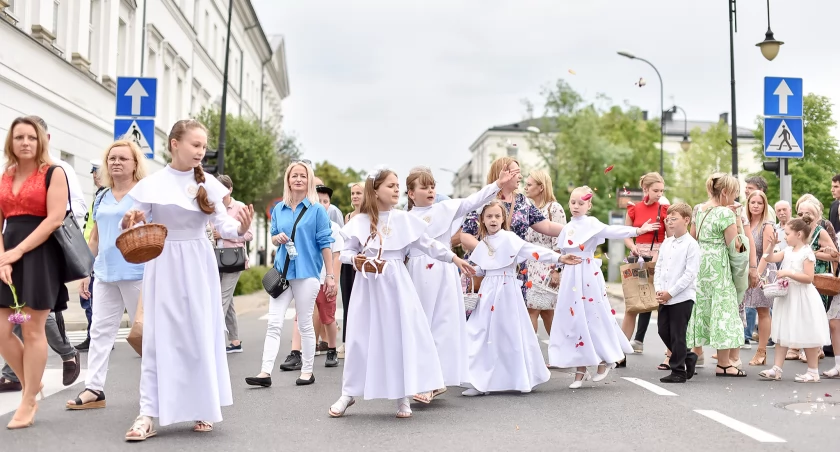 Boże Ciało w Płocku. Ulicami miasta przeszły procesje [ZDJĘCIA]