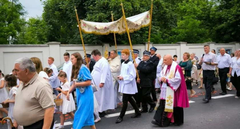 Boże Ciało w regionie. Uroczyste procesje, piękne ołtarze... [ZDJĘCIA]