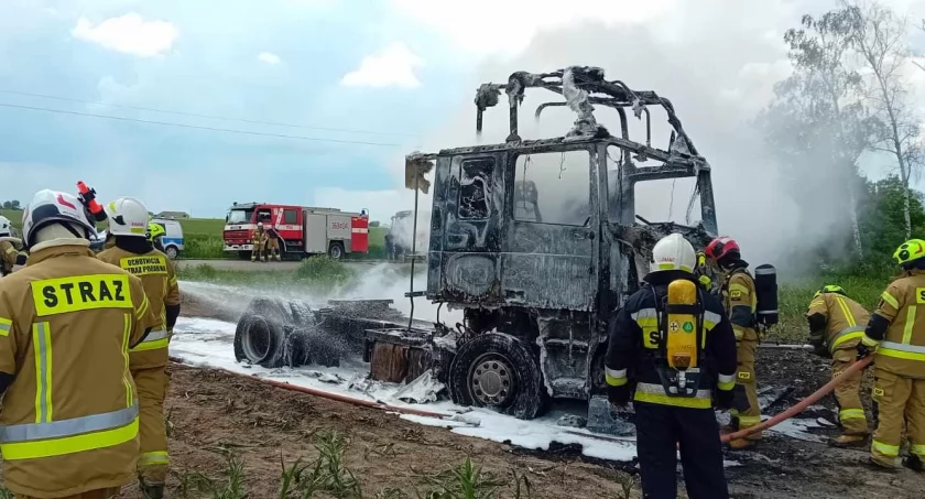 Pożar ciągnika siodłowego we Włoczewie [ZDJĘCIA]