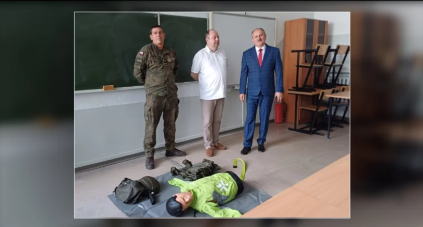Edukacja z wojskiem w Gostynińskim Centrum Edukacyjnym 