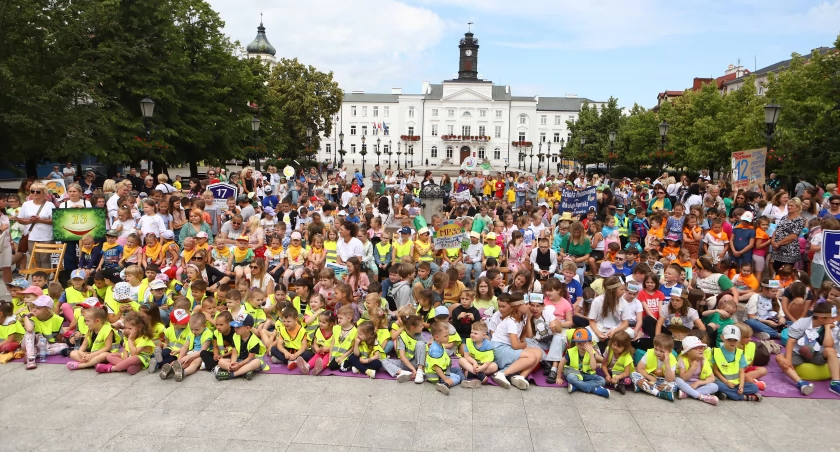 Na płockiej starówce była moc czytania! Dzieciaki i dorośli dali radę „Rzepce”! 