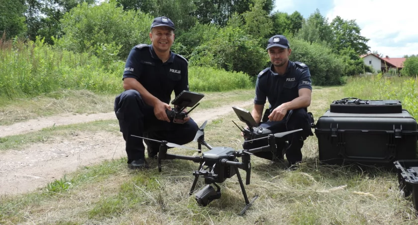 Kobieta leżała w wysokich i gęstych zaroślach. Gdyby nie policyjny dron... [FILM, ZDJĘCIA]