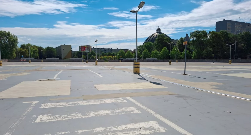 Parking przy płockiej hali wodowisko-sportowej do remontu. To już trzeci przetarg