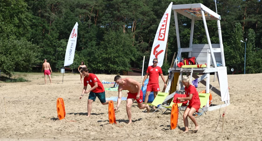 Plaża „Patelnia” i kąpielisko w Grabinie od niedzieli pod specjalną ochroną. Pracowite wakacje ratowników WOPR 