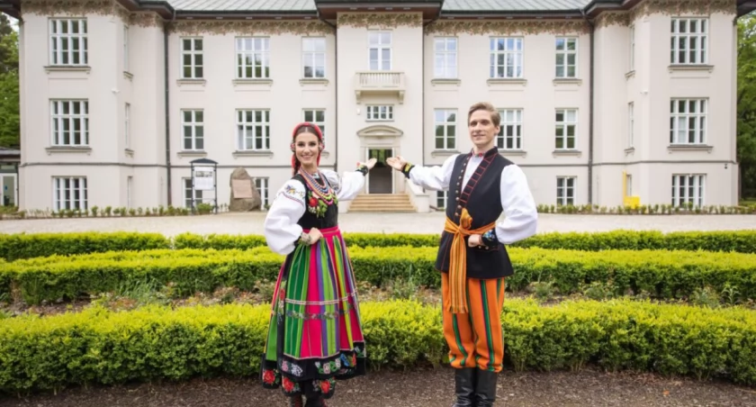 Centrum Folkloru Polskiego w Otrębusach. Poznaj historię słynnego zespołu