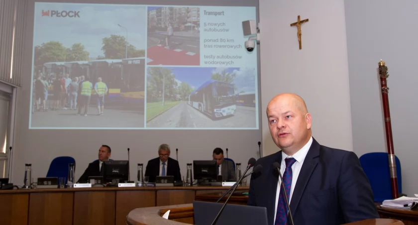 Prezydent Płocka z wotum zaufania i absolutorium. KO i PSL za, PiS przeciw