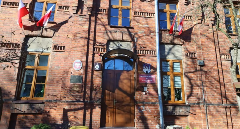 Milionowe inwestycje w płockich szkołach i przedszkolach.  Nowe boiska, sale gimnastyczne, stołówki, place zabaw