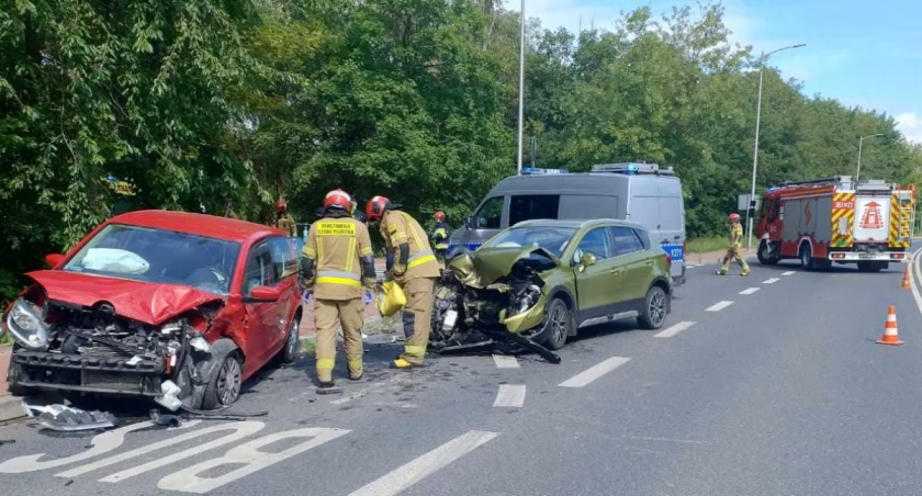 Kolizja na ul. Łukasiewicza. W jednym z nich było dwuletnie dziecko [ZDJĘCIA]