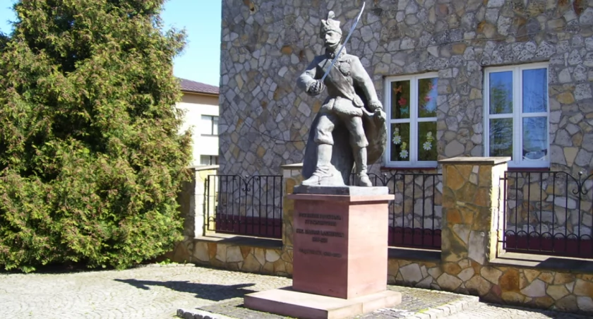 Wąchock – bohater niewybrednych żartów. Między humorem a wielką historią