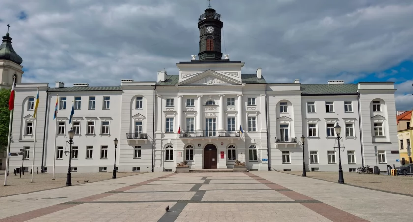 Nowe godziny pracy Urzędu Miasta Płocka. Już od 1 sierpnia
