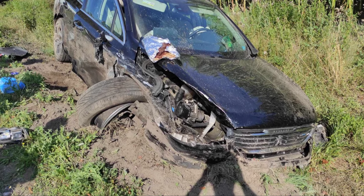 Psary. Zderzenie dwóch osobówek. Pasażerka peugeota w szpitalu