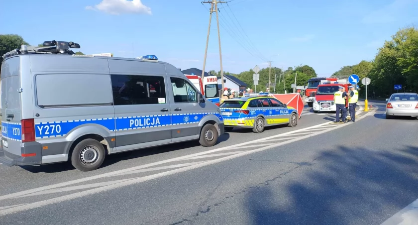 W Soczewce motocyklista potrącił pieszą na pasach. Kobieta z ciężkimi obrażeniami trafiła do szpitala 