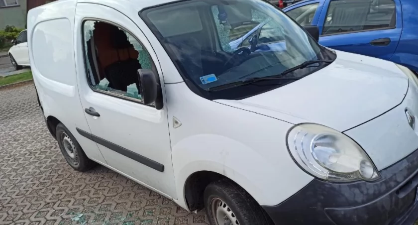 Płock. Dwaj 21-latkowie zrobili demolkę na parkingu. Teraz grozi im 5 lat więzienia