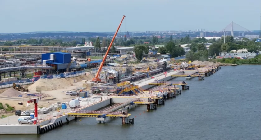 Budowa Morskiego Terminalu Przeładunkowego Grupy ORLEN w końcowym etapie 
