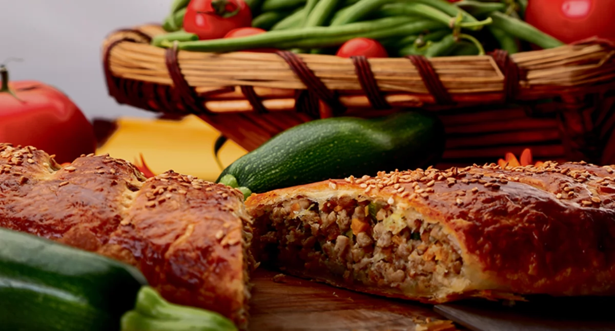 Kulinarna podróż. Mięsny strudel z warzywami
