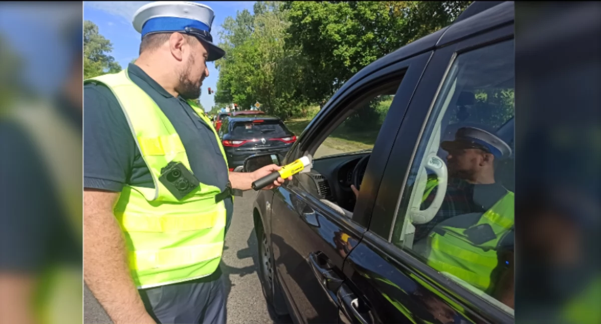 Miał prawie 2 promile alkoholu i jechał karawanem. Jak się tłumaczył policjantom?