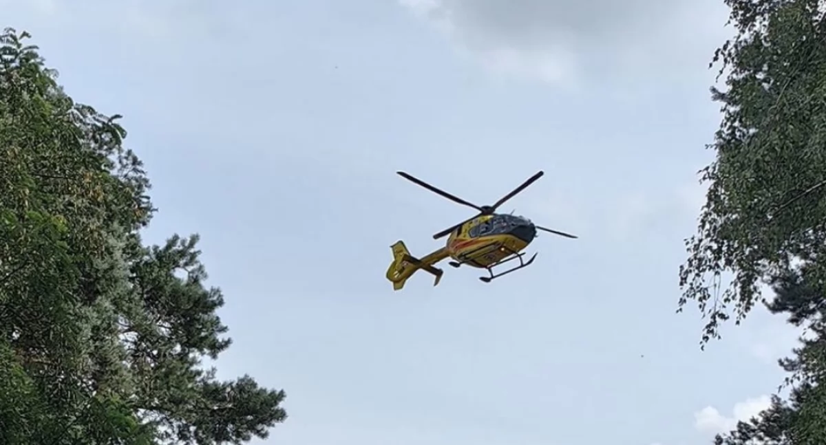 Mężczyzna uwięziony w płomieniach. Uratował go policjant!  