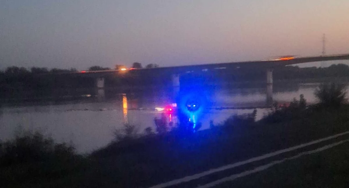 Poszukiwania 56-latki z Wyszogrodu. Psy tropiące na brzegu Wisły znalazły jej torebkę [AKTUALIZACJA]